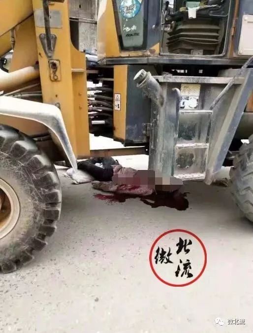 男童被裝載機碾壓身亡，悲劇背后的警示與反思，男童被裝載機碾壓身亡事件，警示與反思的悲痛教訓