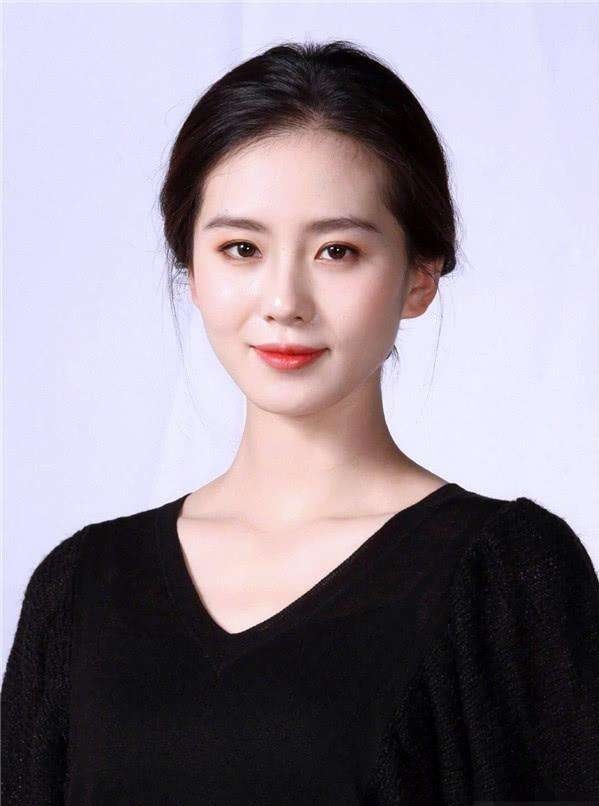 劉詩詩年齡之謎，她是82年的還是其他年份？，劉詩詩出生年份揭秘，是82年的還是其他年份？