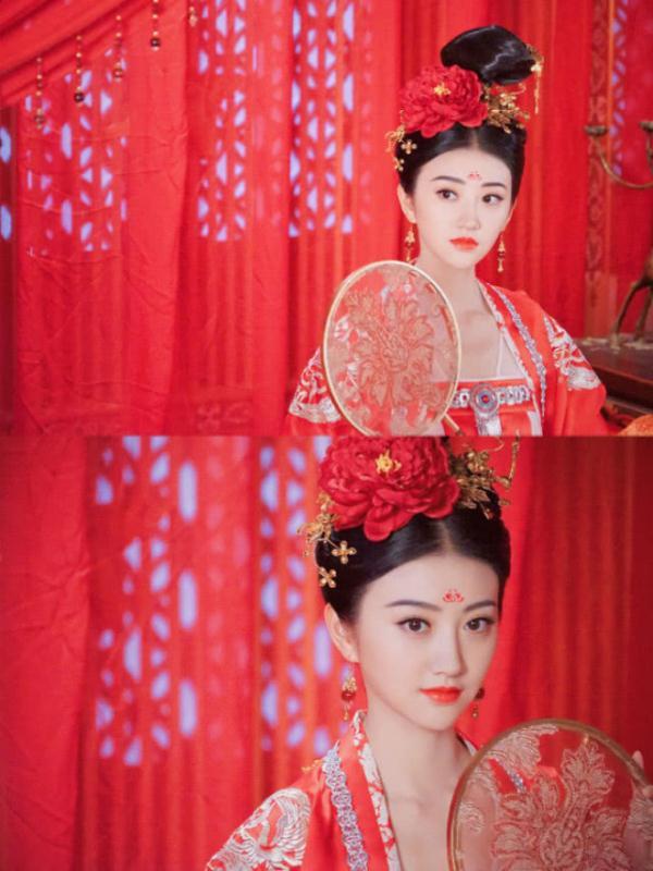 劉詩(shī)詩(shī)最驚艷十張照片，時(shí)光中的優(yōu)雅與魅力，劉詩(shī)詩(shī)最驚艷瞬間，優(yōu)雅與魅力的十張照片回顧
