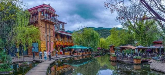 住束河古鎮(zhèn)還是麗江古城，一場關于歷史與文化的深度體驗之旅，麗江歷史與文化深度體驗之旅，束河古鎮(zhèn)與麗江古城的選擇與探索