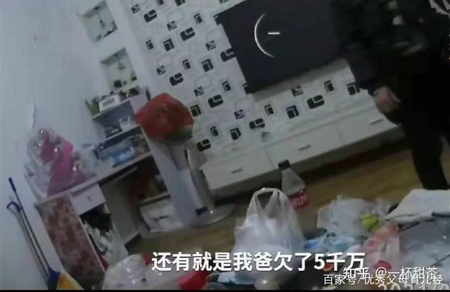 警方回應(yīng)警察踢小學(xué)生事件，維護(hù)公正，重塑社會信任，警方對警察踢小學(xué)生事件作出回應(yīng)，維護(hù)公正，重建社會信任之橋