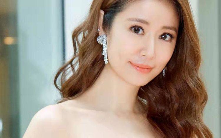 探索李小璐的魅力，女明星照片背后的故事，揭秘李小璐的魅力，女明星照片背后的故事