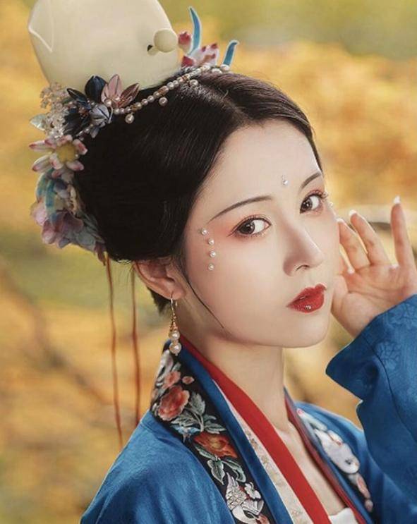 權(quán)臣閑妻，鳳輕的最新篇章探究，權(quán)臣閑妻，鳳輕最新章節(jié)深度解析
