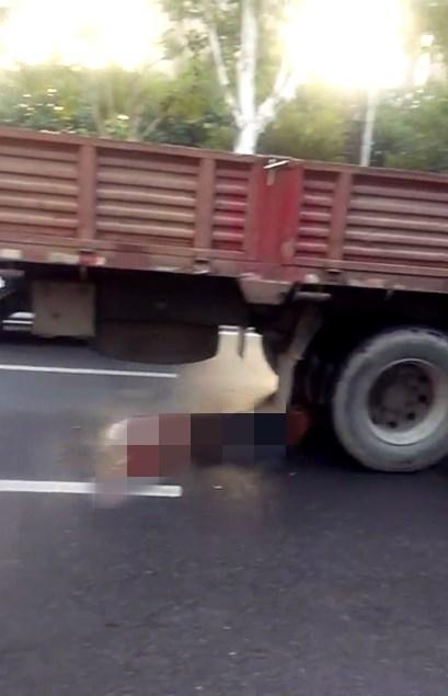 男子被壓路機碾壓致死，悲劇背后的警示與反思，男子被壓路機碾壓致死事件，警示與反思