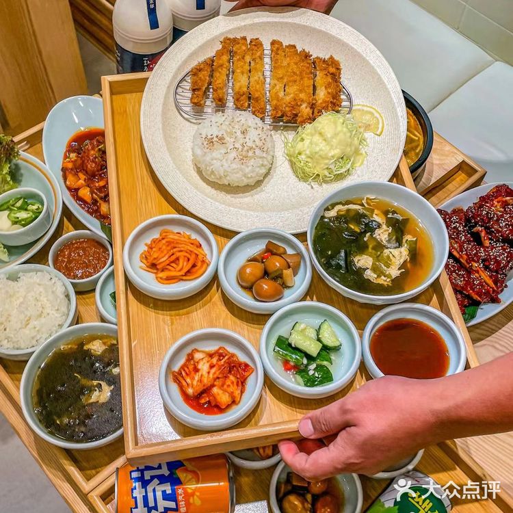 韓國(guó)游客上海美食之旅，韓國(guó)游客上海美食探秘之旅