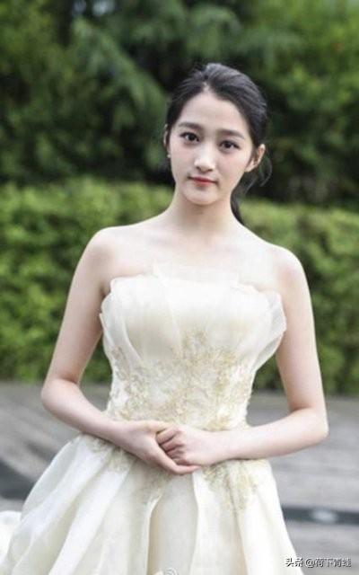 鹿晗與關(guān)曉彤，愛情長跑中的未解之謎——為什么鹿晗不娶關(guān)曉彤？，鹿晗與關(guān)曉彤愛情長跑背后的謎團，為何遲遲未娶？