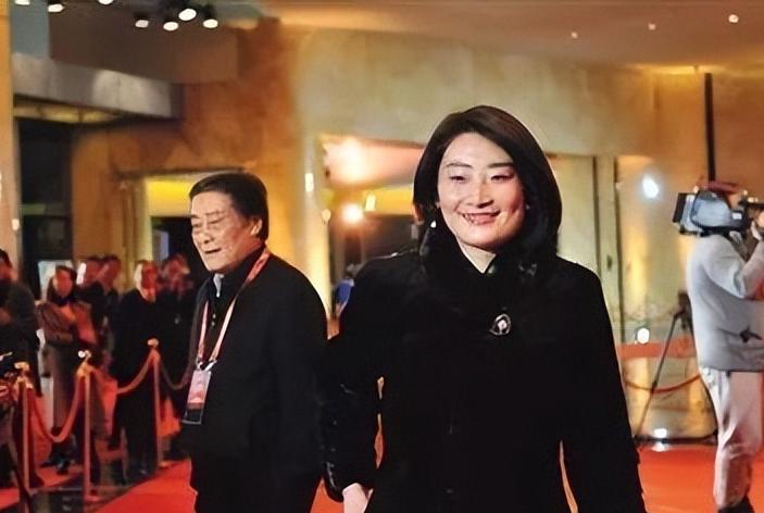娃哈哈回應(yīng)向宗馥莉轉(zhuǎn)讓股份，商業(yè)決策背后的故事