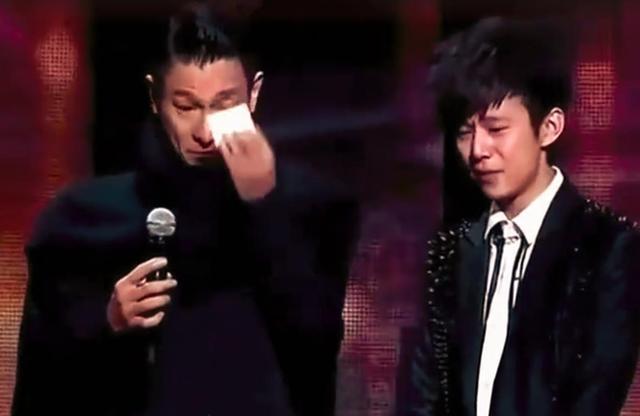 劉德華演唱會(huì)經(jīng)歷，難忘的夜晚，劉德華演唱會(huì)之夜，難忘的經(jīng)典之旅