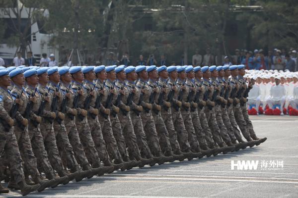中國大閱兵女兵方隊(duì)，展現(xiàn)新時(shí)代巾幗風(fēng)采，中國大閱兵女兵方隊(duì)，展現(xiàn)新時(shí)代巾幗英姿