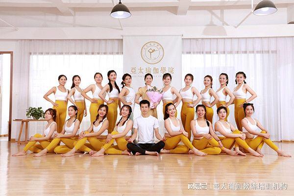 國(guó)內(nèi)最好的瑜伽培訓(xùn)學(xué)校，探索卓越瑜伽教育的殿堂，卓越瑜伽教育殿堂，國(guó)內(nèi)頂尖瑜伽培訓(xùn)學(xué)校探索之旅