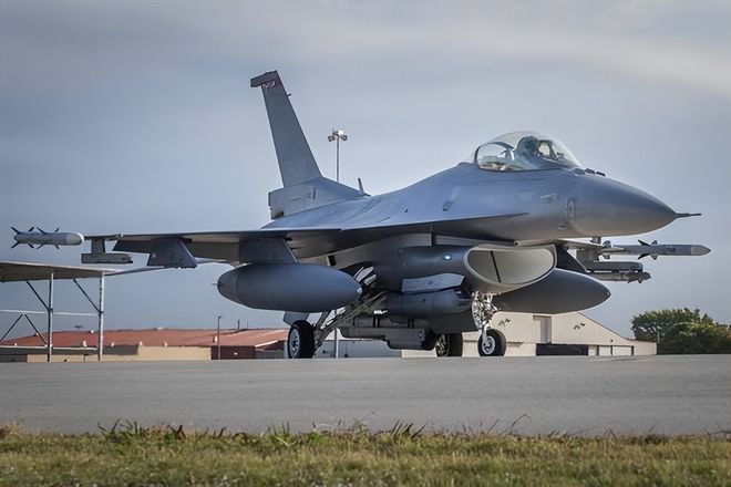 F-16戰(zhàn)機(jī)折紙藝術(shù)，一步步展現(xiàn)空中之鷹的精湛技藝，F(xiàn)-16戰(zhàn)機(jī)折紙藝術(shù)，精湛技藝展現(xiàn)空中之鷹的每一步