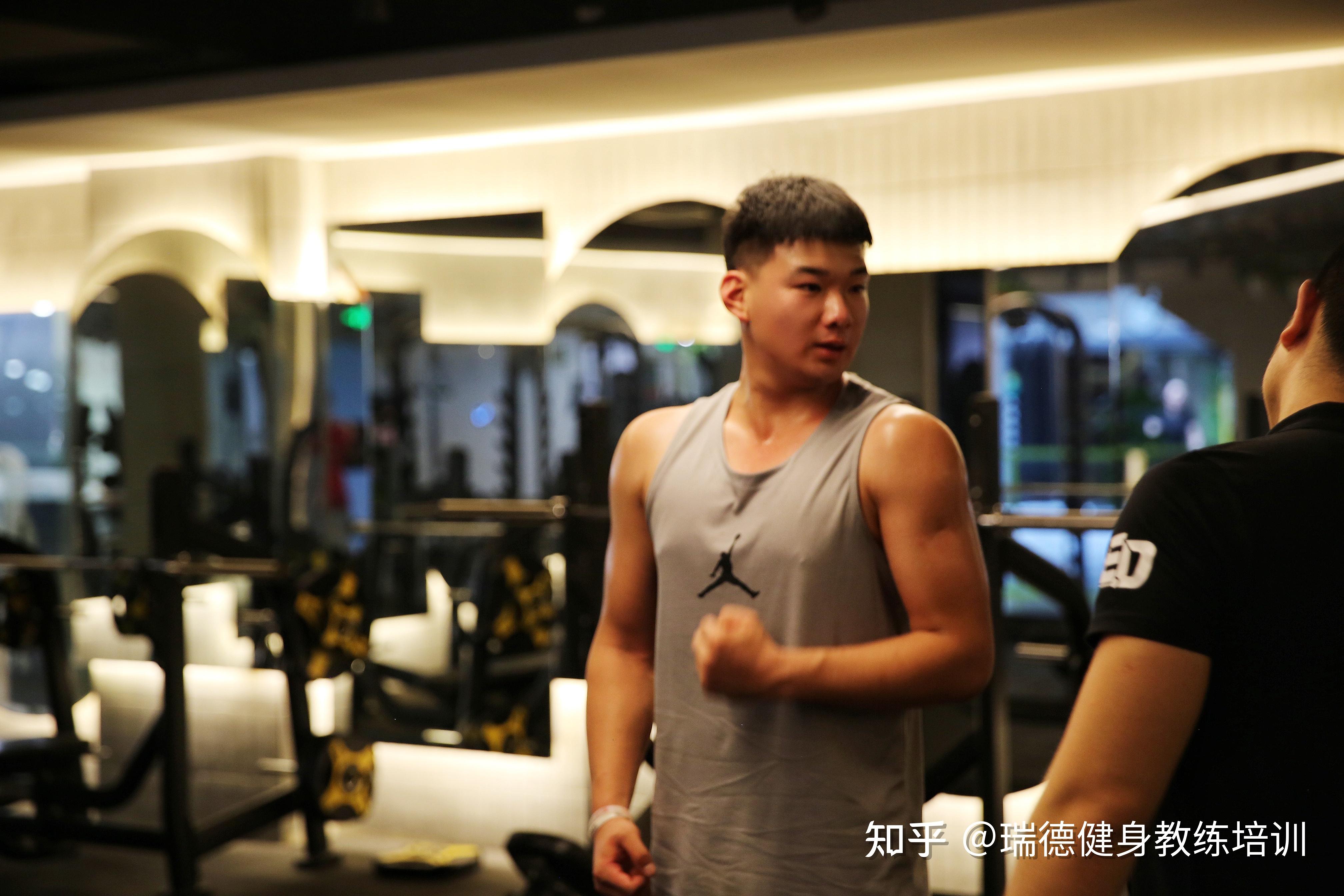 私人健身教練有前途嗎，行業(yè)分析與展望，私人健身教練行業(yè)的前景分析與展望，探討職業(yè)發(fā)展的潛力與趨勢