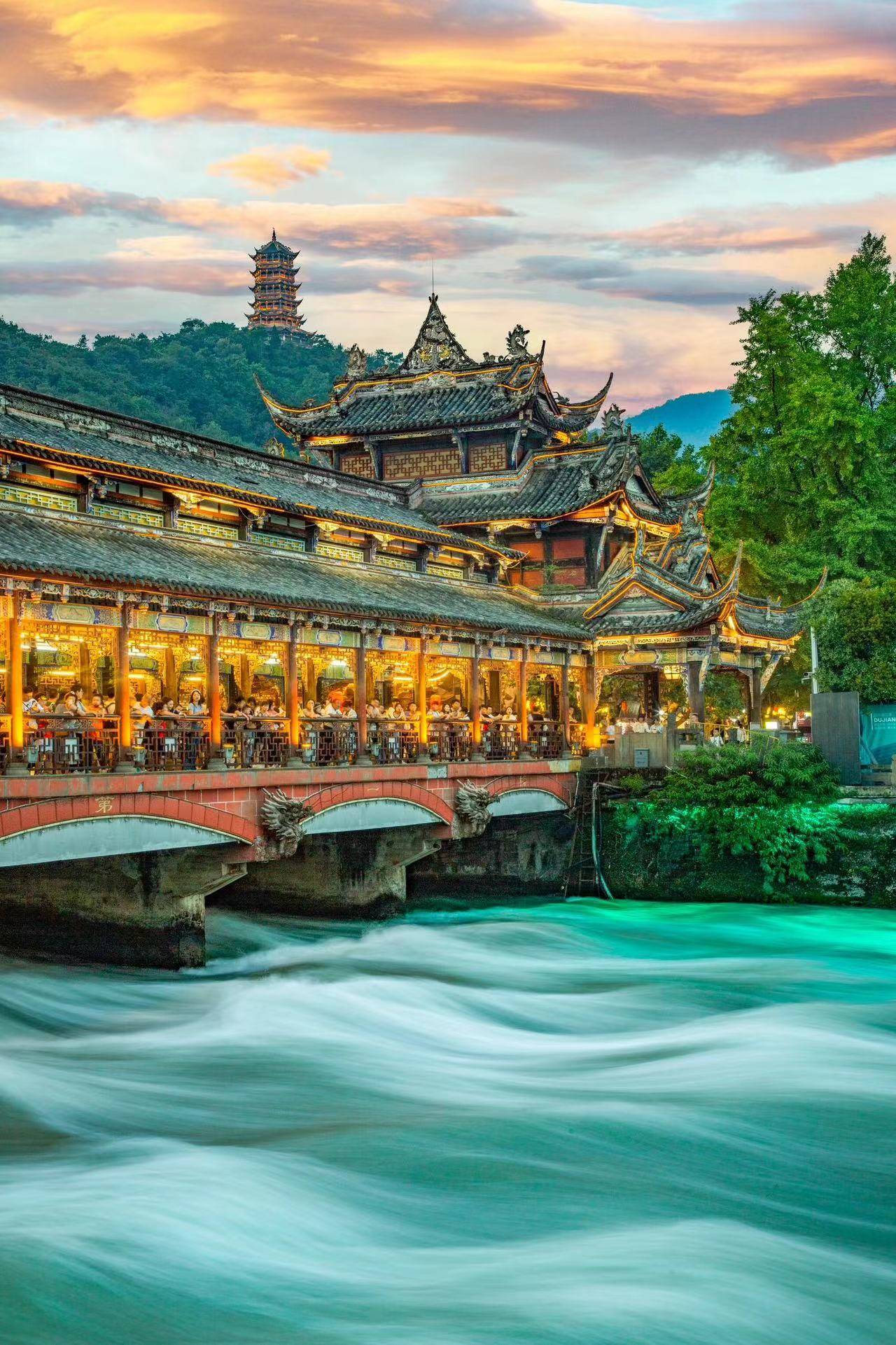 成都旅游跟團(tuán)，深度探索天府之國(guó)的魅力，成都深度游跟團(tuán)，探尋天府之國(guó)的魅力之旅