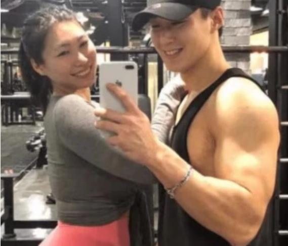 學健身教練要多久，探索專業(yè)健身教練的成長之路，專業(yè)健身教練成長之路，學習時長與必備要素探索
