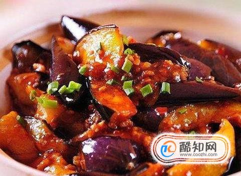家常美味，紅燒茄子的簡(jiǎn)單做法，好吃又健康，家常美味紅燒茄子，簡(jiǎn)單做法，美味又健康！