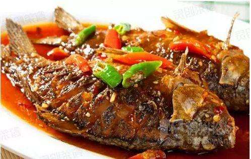 家常紅燒魚的做法，家常紅燒魚烹飪指南，美味紅燒魚的制作方法