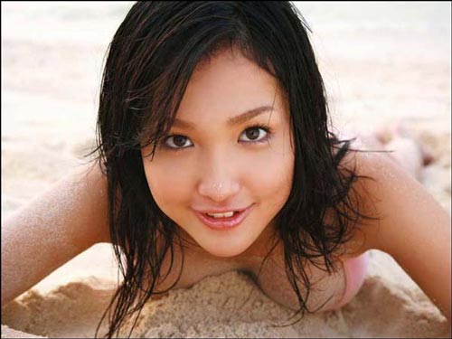 關于女明星隆胸的話題，女明星隆胸現象探討