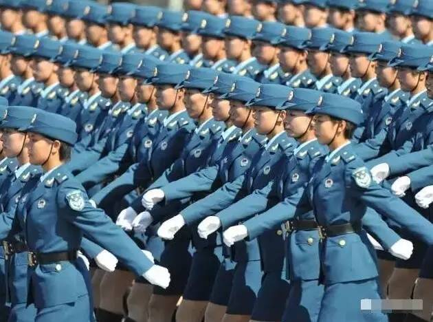 中國女兵風(fēng)采圖片，展現(xiàn)力量與榮耀的時(shí)刻，中國女兵風(fēng)采，力量與榮耀的展現(xiàn)時(shí)刻