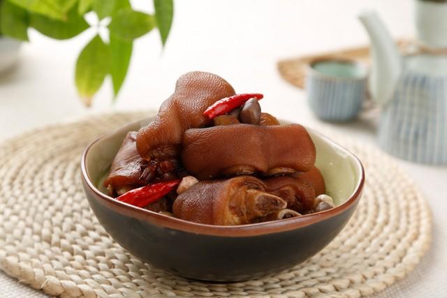 燉豬蹄最忌三種調(diào)料，揭秘廚房中的禁忌與秘訣，廚房秘訣揭秘，燉豬蹄最忌三種調(diào)料，烹飪技巧大解析