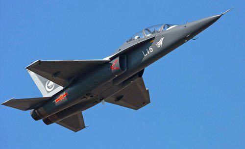 L-15教練機(jī)圖片，揭示其獨(dú)特魅力與卓越性能，L-15教練機(jī)獨(dú)特魅力與卓越性能展示圖片集