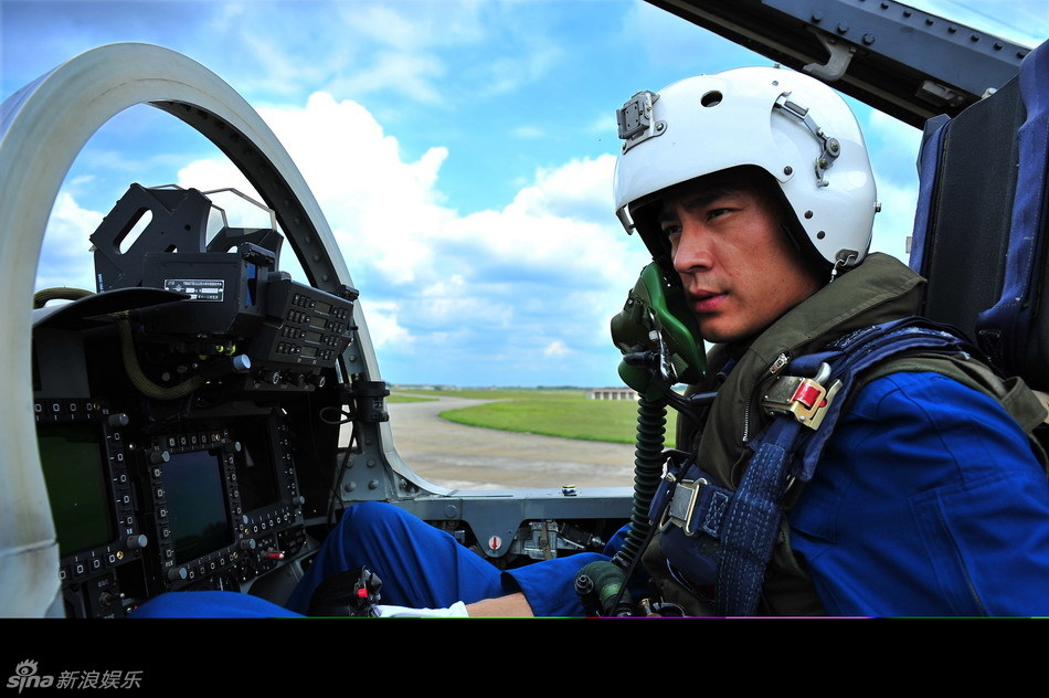 殲十出擊演員，演繹空中英雄的無(wú)畏風(fēng)采，殲十出擊演員演繹英勇無(wú)畏的空中英雄風(fēng)采