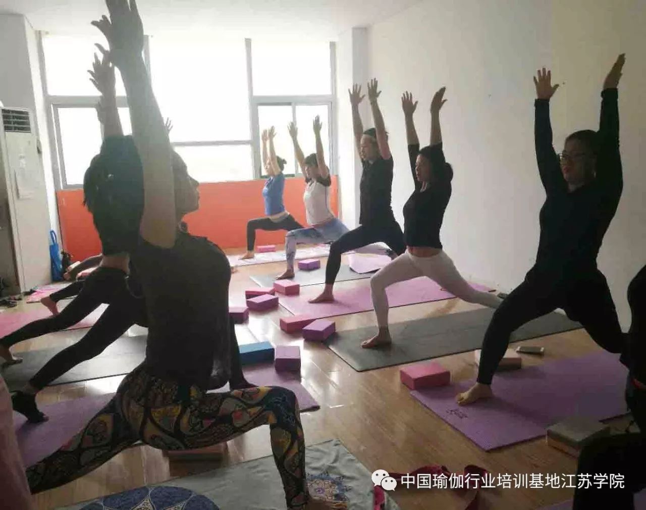 瑜伽肩頸理療，探索25體式之美，瑜伽肩頸理療，探索25體式之美，重塑優(yōu)雅頸部輪廓