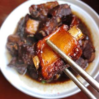 糖醋排骨的經(jīng)典做法，一道令人垂涎欲滴的佳肴，糖醋排骨經(jīng)典做法，垂涎欲滴的佳肴呈現(xiàn)！