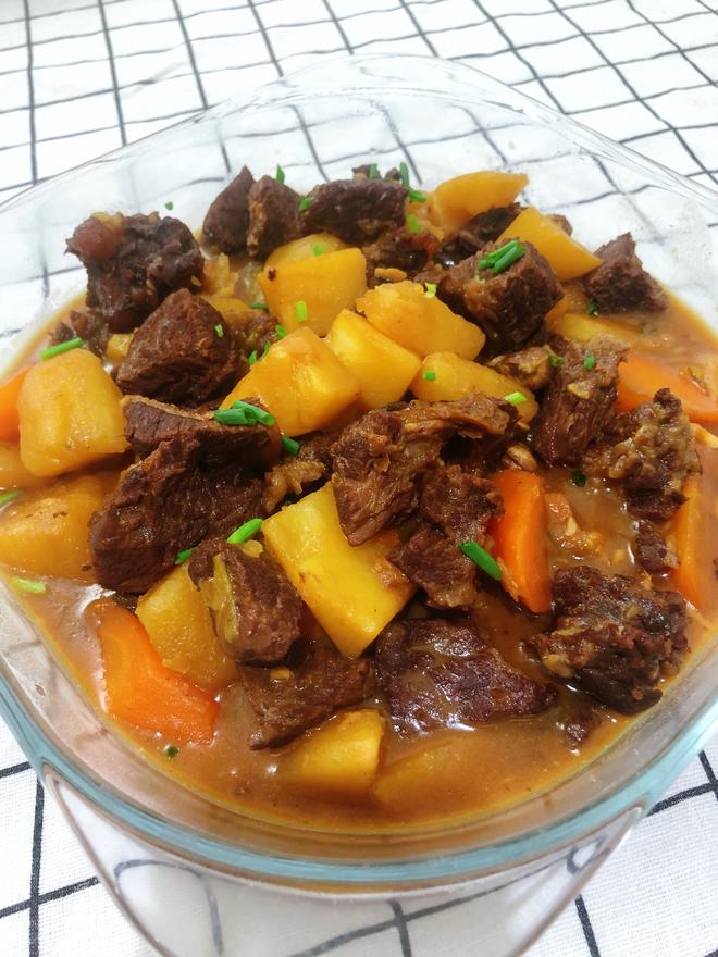 土豆燉牛肉的做法，一道家常美食的烹飪指南，土豆燉牛肉家常烹飪指南，美味佳肴輕松上手！