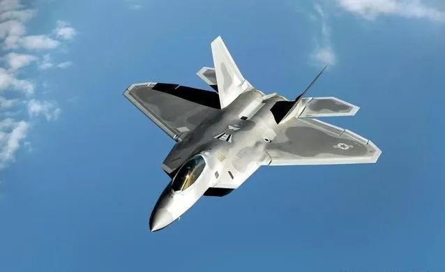 殲-20與F-22載彈量對(duì)比，空中巨人的力量均衡，殲-20與F-22載彈量對(duì)比，空中巨人力量的均衡分析