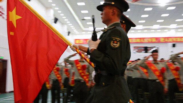 八一軍旗圖片動圖，歷史與榮耀的象征，八一軍旗動態(tài)圖片，歷史與榮耀的象征
