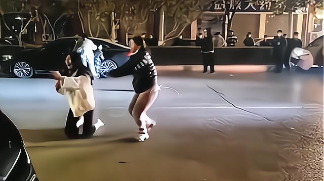 葉婷當(dāng)街脫褲子事件，公眾應(yīng)理性看待，尊重個(gè)人隱私與法治精神，葉婷事件，公眾應(yīng)理性對待，維護(hù)隱私與法治原則