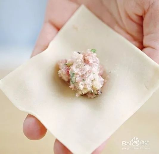 餛飩的包法，傳統(tǒng)美食的制作藝術(shù)，傳統(tǒng)美食制作藝術(shù)，餛飩的包法詳解