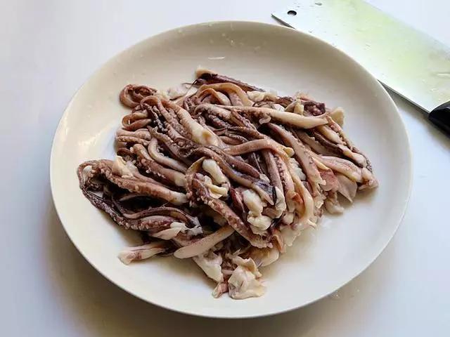 家常美味，炒魷魚的做法，家常美味炒魷魚做法分享