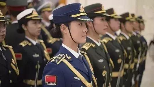 超清2019女兵閱兵，展現(xiàn)新時(shí)代巾幗英雄風(fēng)采，新時(shí)代巾幗英雄風(fēng)采，超清2019女兵閱兵展風(fēng)采