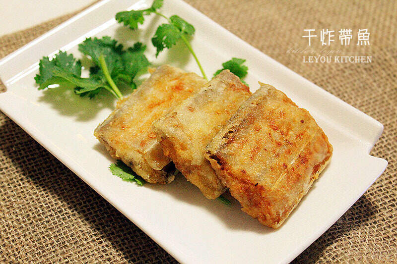 干炸帶魚的做法，家常美食的獨(dú)特魅力，家常干炸帶魚做法，獨(dú)特魅力令人回味無(wú)窮