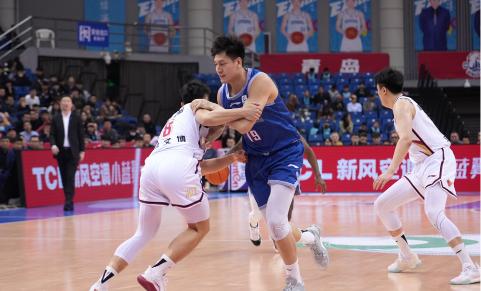 CBA賽場(chǎng)青島男籃大勝江蘇隊(duì)，一場(chǎng)精彩絕倫的比賽回顧，青島男籃大勝江蘇隊(duì)，CBA賽場(chǎng)上的精彩對(duì)決回顧
