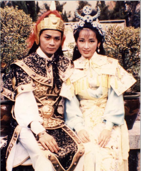 黃日華老婆梁潔華去世，無(wú)盡哀思與深深懷念，黃日華妻子梁潔華離世，無(wú)盡哀思涌心頭，深情緬懷在心間