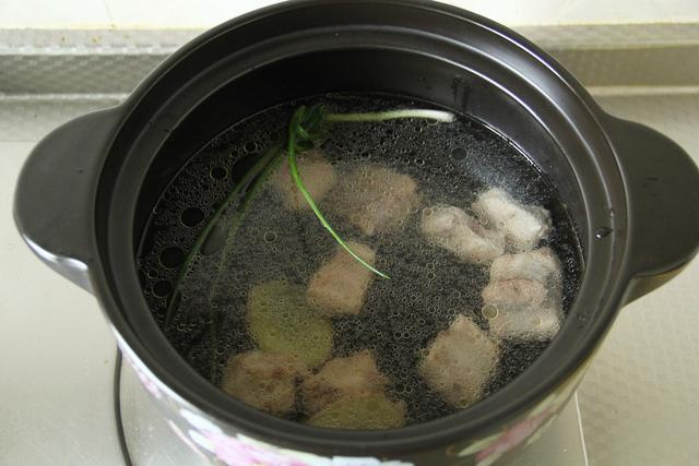 冬瓜排骨湯，燉煮技巧與美味秘訣，冬瓜排骨湯，燉煮技巧與美味秘訣解析