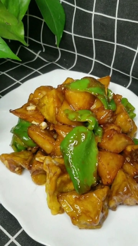 紅燒地三鮮，一道傳統(tǒng)美食的完美詮釋，紅燒地三鮮，傳統(tǒng)美食的完美演繹