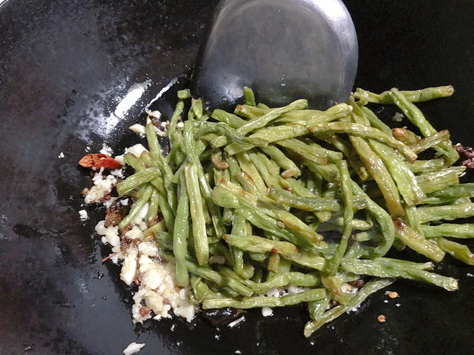 干煸豆角的做法，一道家常美食的完美呈現(xiàn)，干煸豆角，家常美食的完美呈現(xiàn)做法