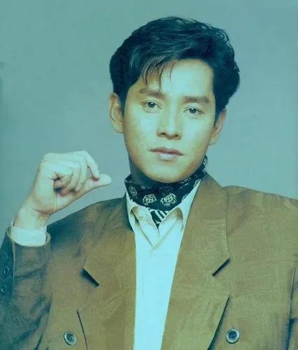 譚詠麟為什么被稱為校長(zhǎng)，音樂(lè)傳奇與稱號(hào)背后的故事，譚詠麟校長(zhǎng)稱號(hào)背后的音樂(lè)傳奇與故事