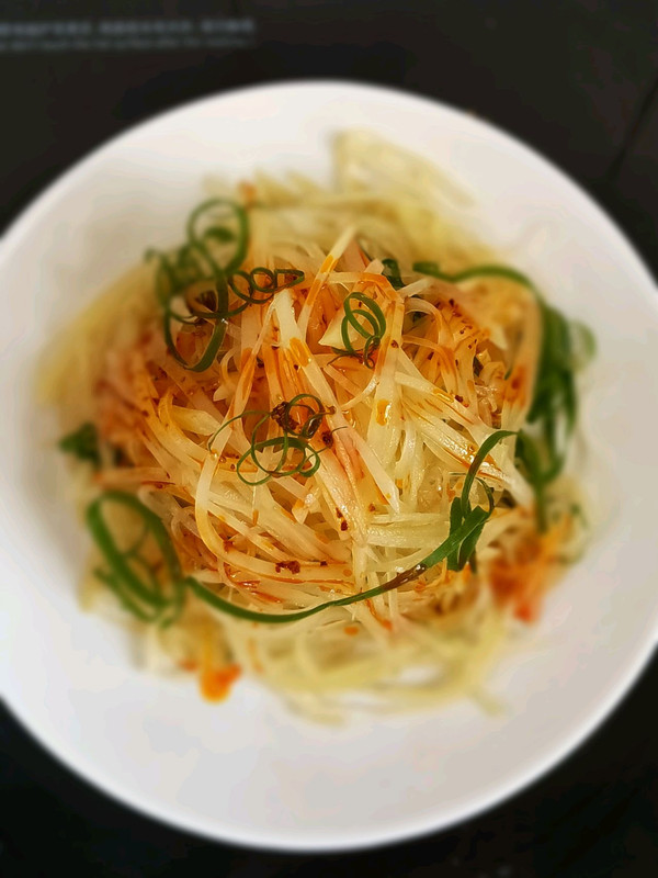 涼拌土豆絲，一道家常美食的制作與賞析，家常涼拌土豆絲的制作與賞析