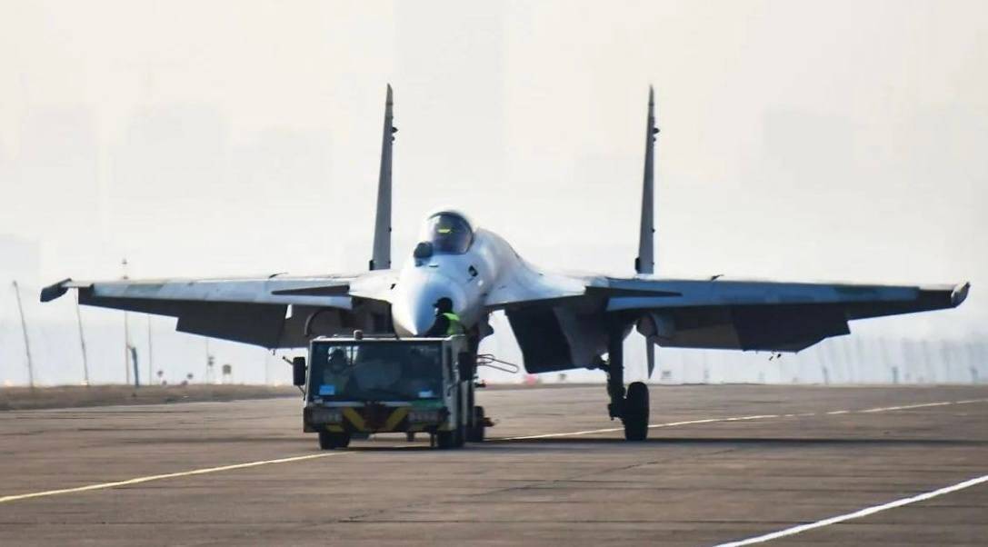 殲-15彈射版，中國海軍航空兵的新銳力量，殲-15彈射版，中國海軍航空兵的新銳力量展示