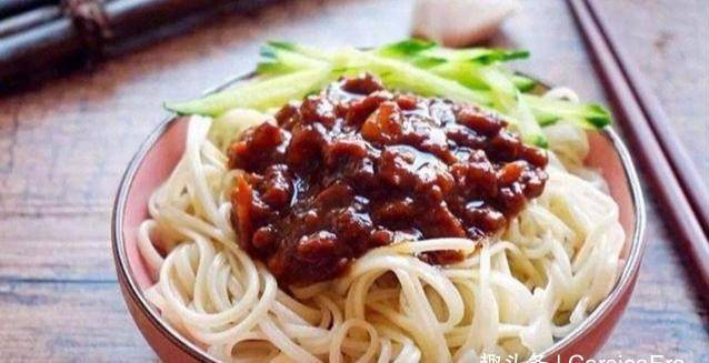 炸醬面的魅力，一道傳統(tǒng)美食的韻味，炸醬面的韻味，傳統(tǒng)美食的魅力之旅