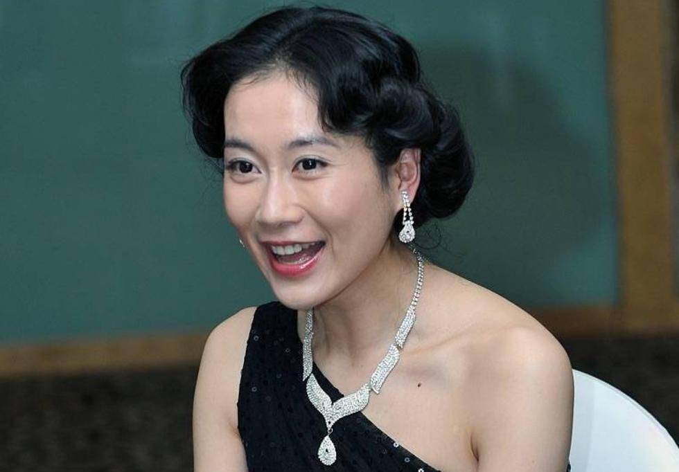 揭秘演員溫崢嶸背后的神秘人物，是誰的老婆？，溫崢嶸背后的神秘人物揭秘，是誰的老婆？