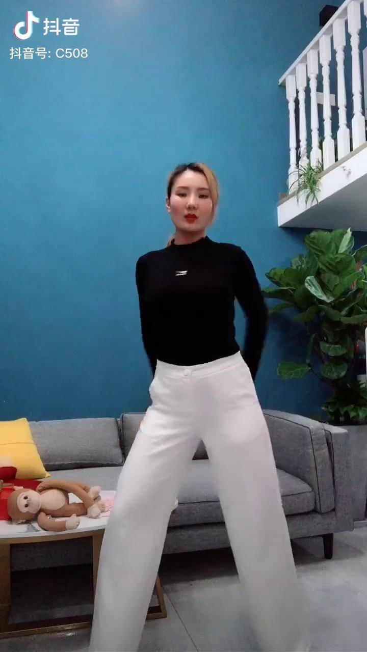 女人左右擺胯的好處，塑造健康與美麗，女人擺胯的好處，塑造健康與美麗身姿的秘訣