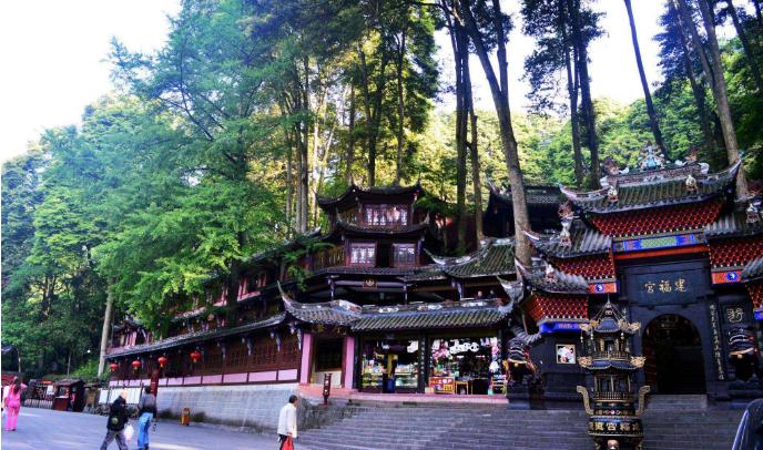 國(guó)內(nèi)四五月份適合旅游的地方，探尋春天的足跡，探尋春天足跡，國(guó)內(nèi)四五月份最佳旅游地推薦