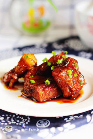 紅燒排骨，傳統(tǒng)美食的魅力與制作方法，傳統(tǒng)美食紅燒排骨的魅力與制作方法詳解