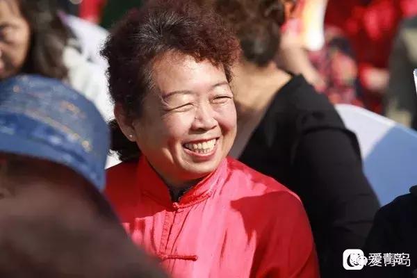 青島中老年單身群體的生活色彩，青島中老年單身群體的生活畫卷