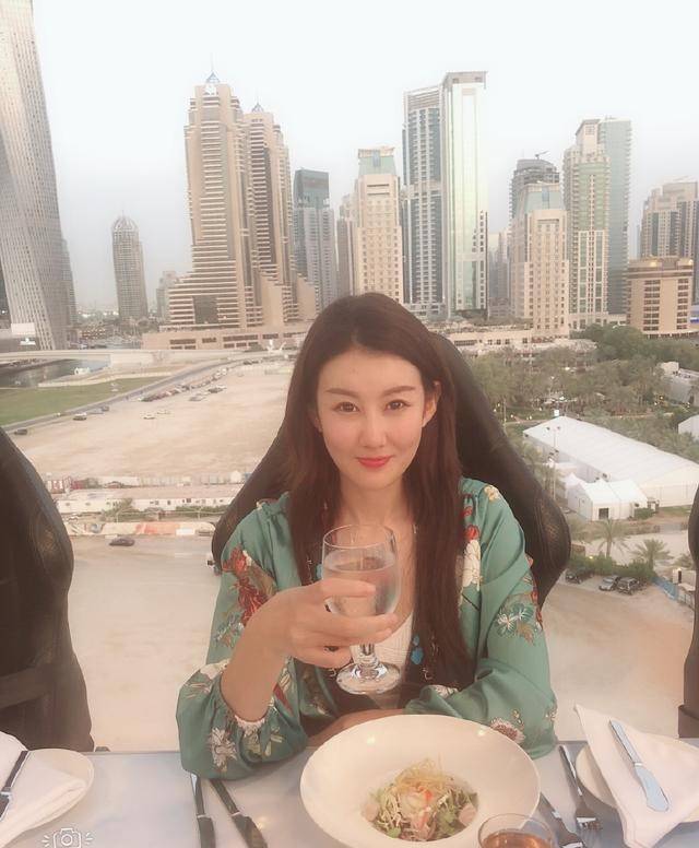 馮清個(gè)人生活照，探索真實(shí)生活中的她，馮清個(gè)人生活照，揭秘真實(shí)生活中的她